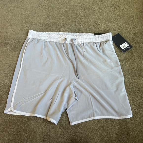 NWT 90 Degree by Reflex Ultimate Gray Micro Chip Run the City Short, size XL - Picture 1 of 5
